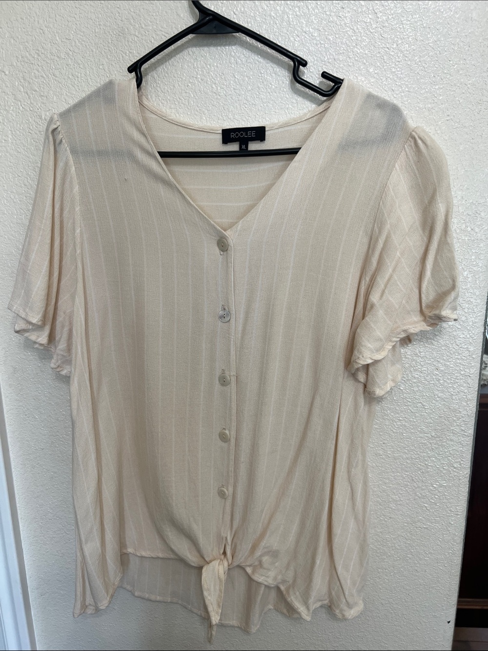 Roolee Cream Button-Front Tie-Hem Blouse